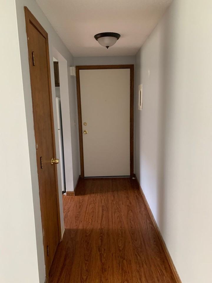 Royal Tudor Apartments - Photo 7 of 12