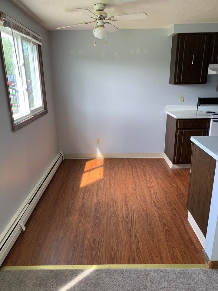 Royal Tudor Apartments - Photo 4 of 12