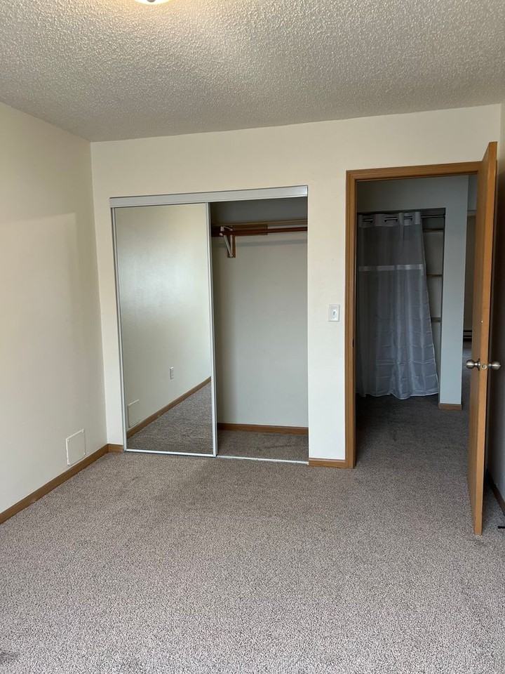 400 Monitor Street - Photo 3 of 15