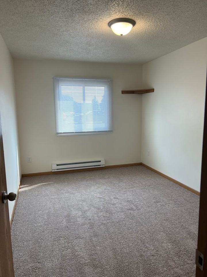 400 Monitor Street - Photo 4 of 15