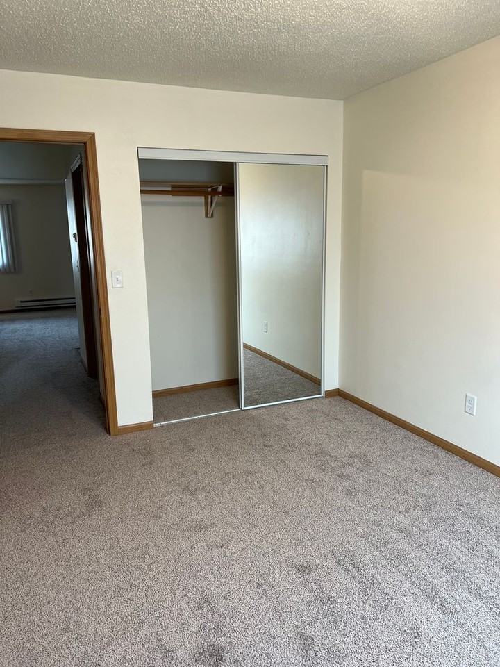 400 Monitor Street - Photo 5 of 15