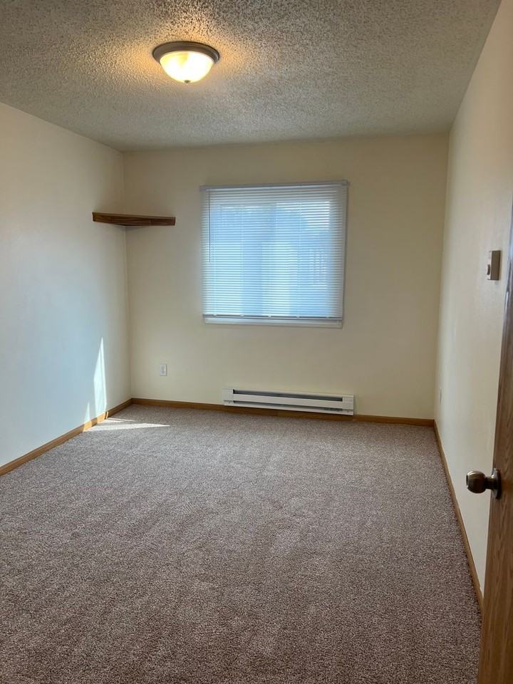 400 Monitor Street - Photo 6 of 15