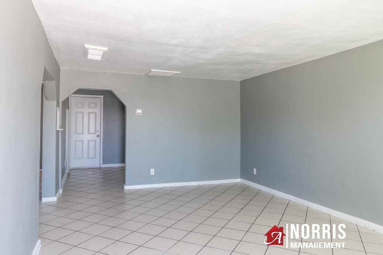 313 N Cameron Ave - Photo 2 of 4