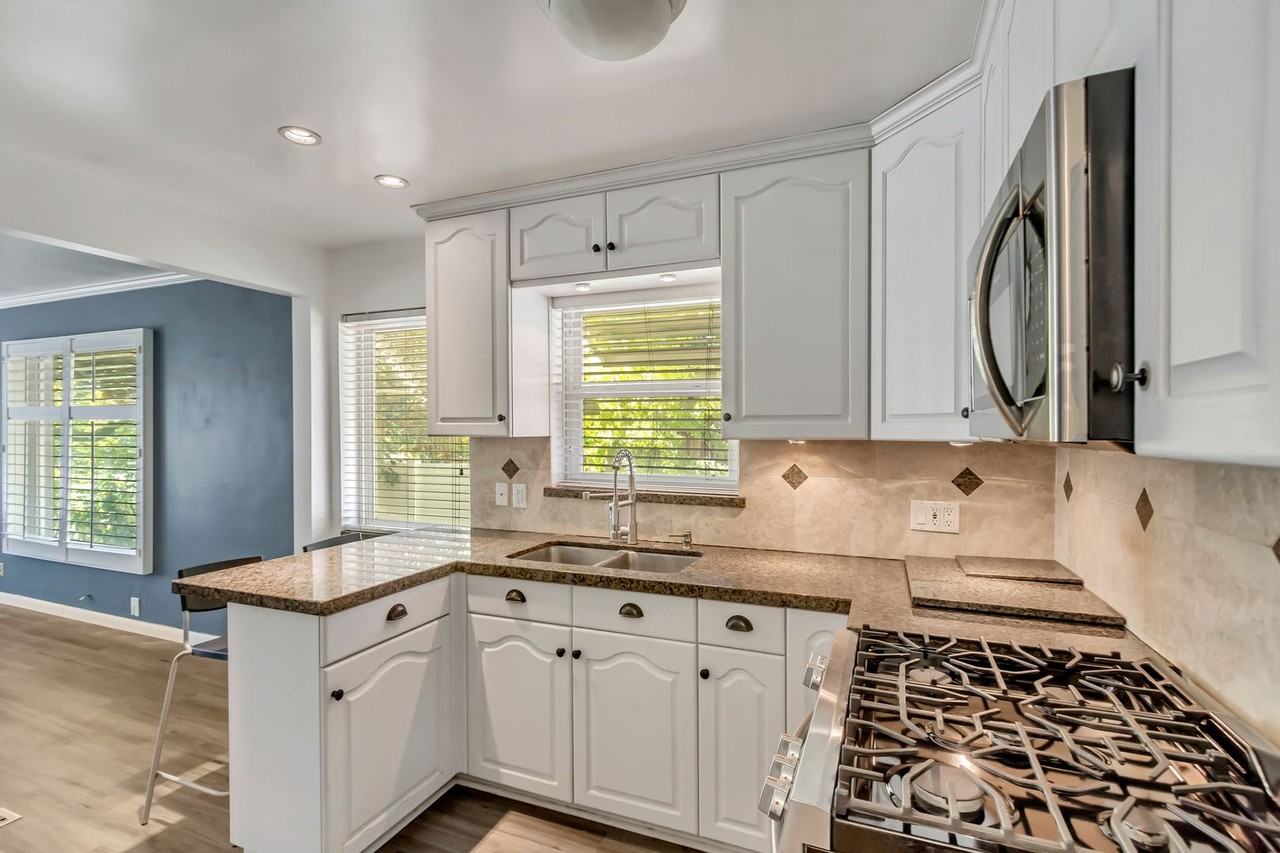 1615 E 2100 S - Photo 4 of 14