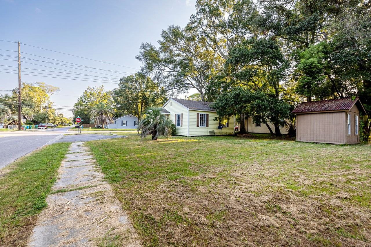 1810 12th St - Photo 2 of 35