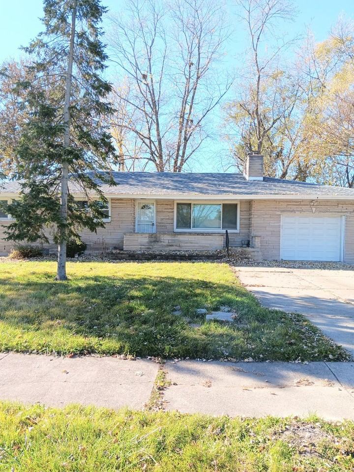 5556 Harrison St - Photo 2 of 35