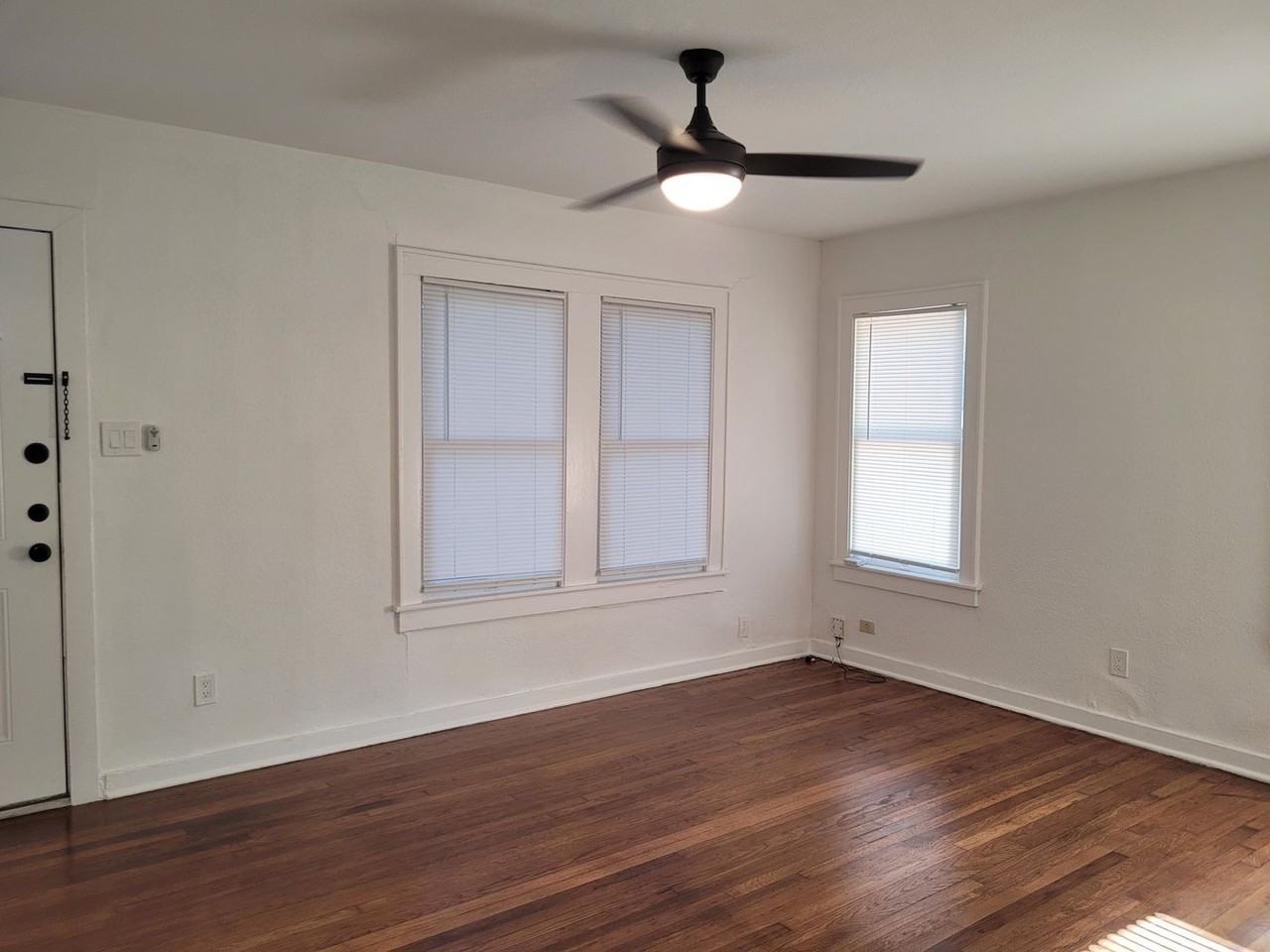 729 Aransas Ave - Photo 6 of 16