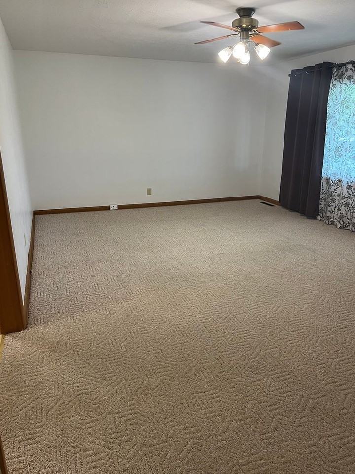 2359 S Kings Ave - Photo 4 of 23