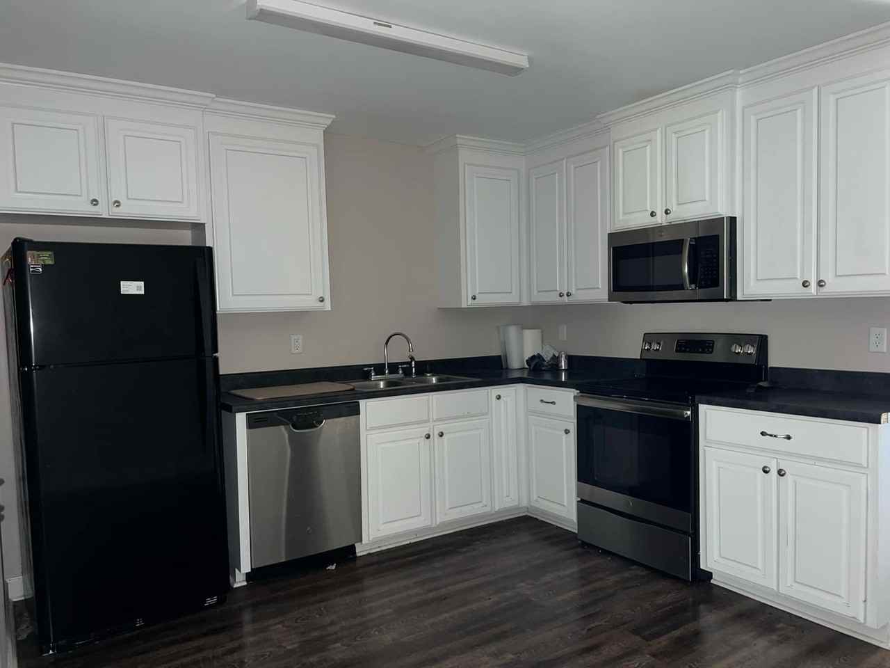 918B Main St - Photo 2 of 6