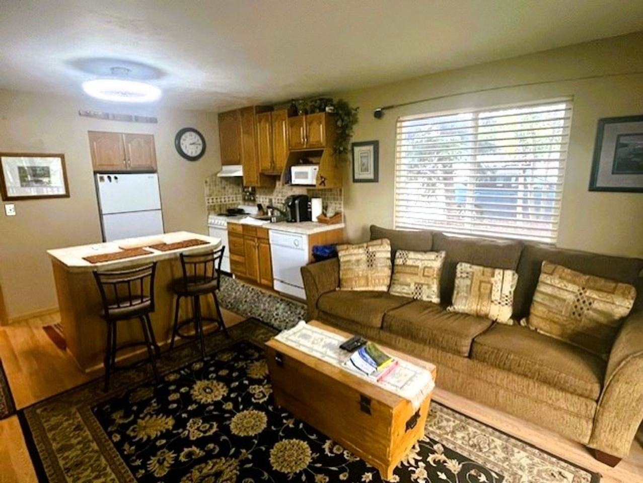 330 E La Bonte St #07 - Photo 3 of 17