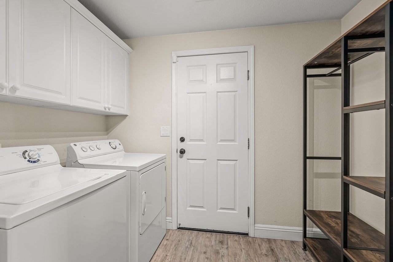 1755 Cavern Dr - Photo 3 of 25