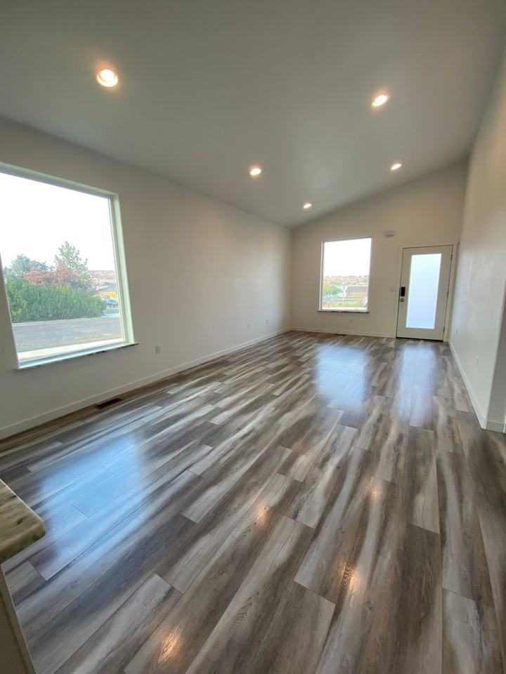 53 Ginkgo St N - Photo 5 of 12