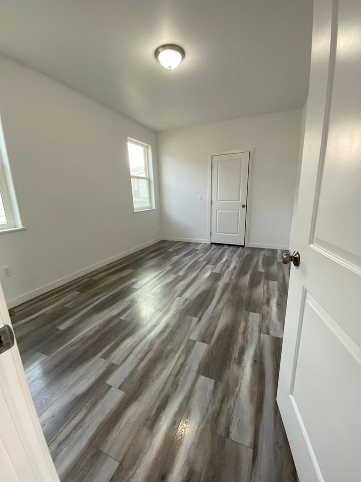 53 Ginkgo St N - Photo 6 of 12