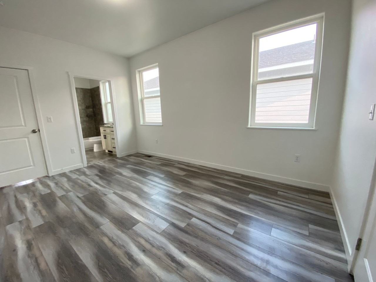 53 Ginkgo St N - Photo 7 of 12