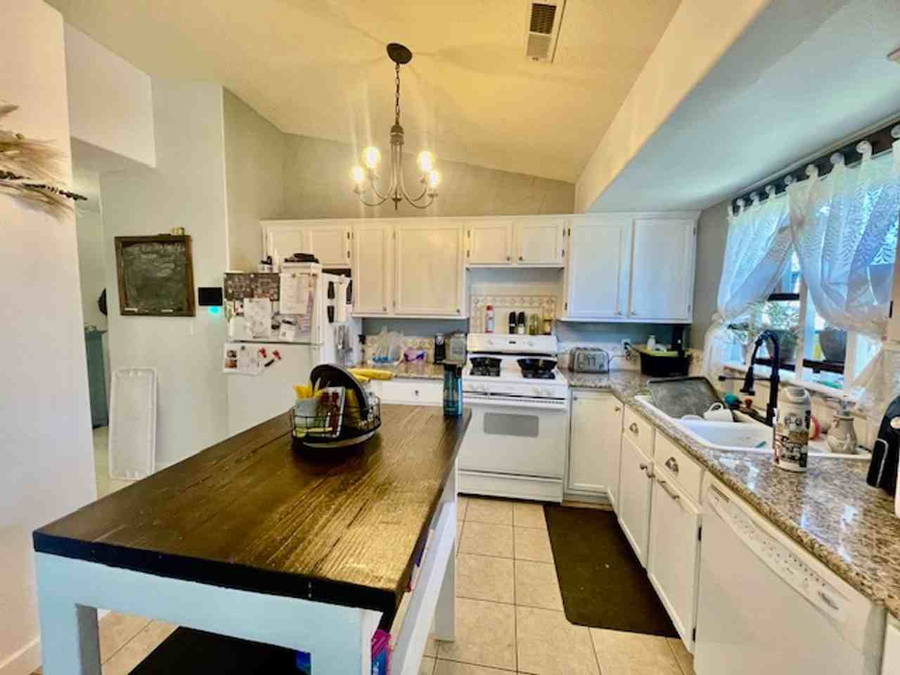 432 S 625 E - Photo 4 of 15