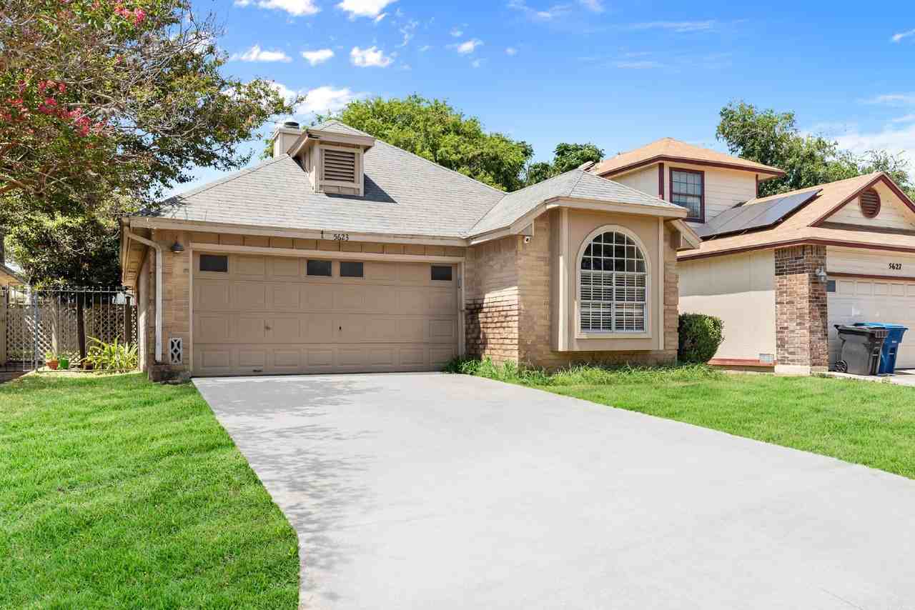 5623 Spring Moon St - Photo 2 of 25