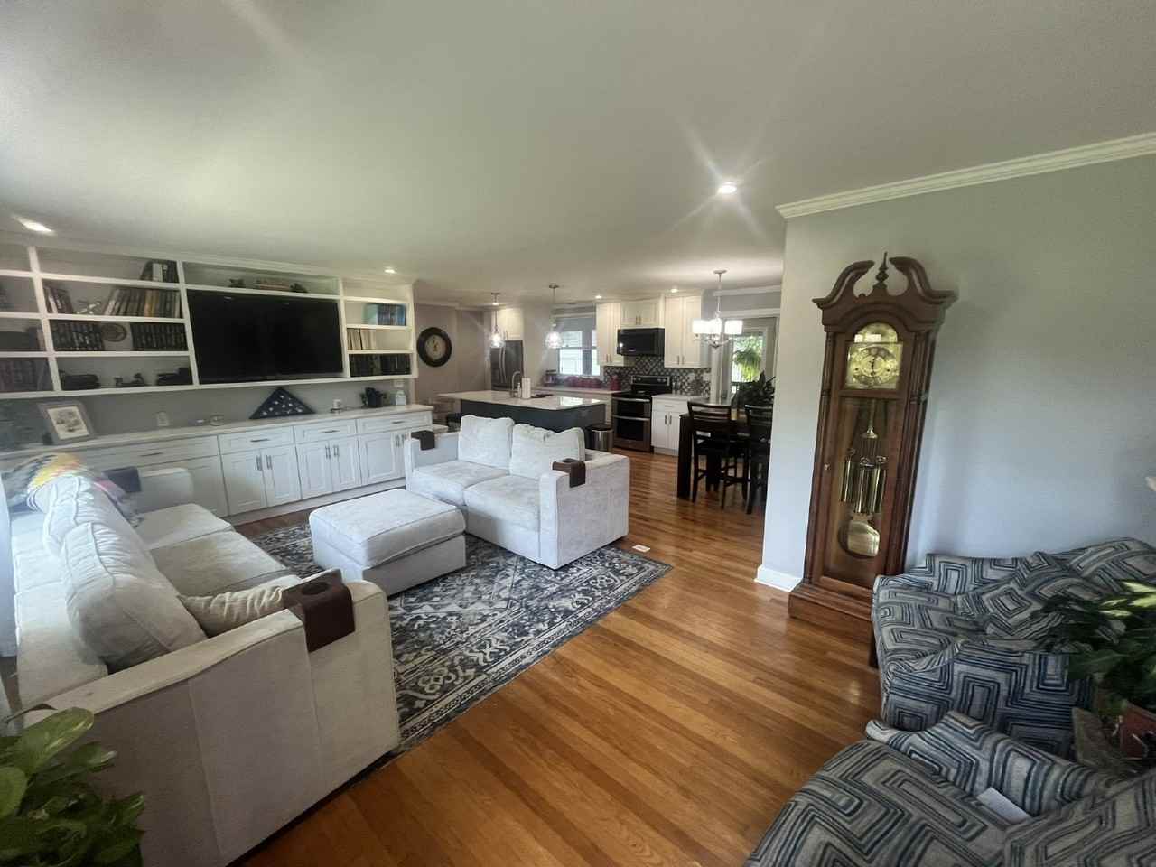 208 Wilowen Dr - Photo 2 of 19