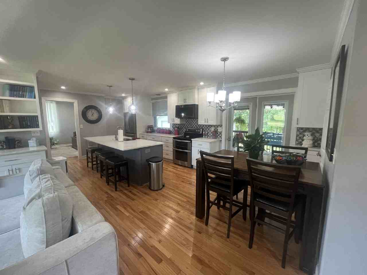 208 Wilowen Dr - Photo 3 of 19