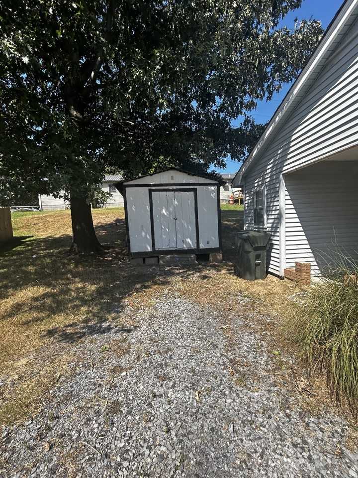 451 Mill St - Photo 3 of 17