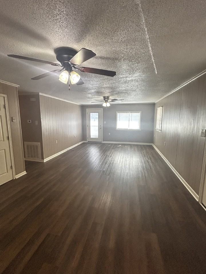 451 Mill St - Photo 4 of 17