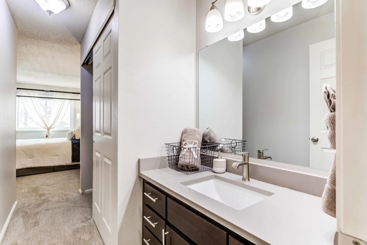 Hwy 7 & Hwy 100 #3561 - Photo 6 of 11