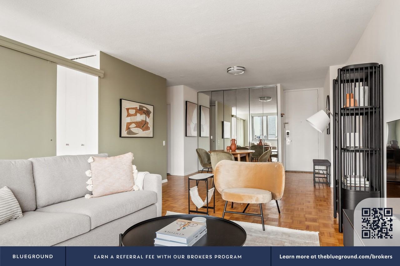 401 East 34th Street - Photo 5 of 50