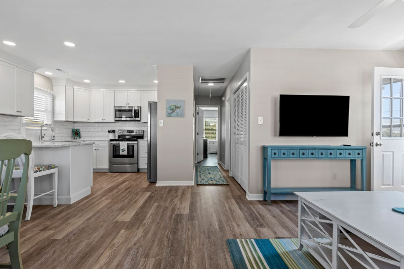 122 Pelican Dr - Photo 3 of 12