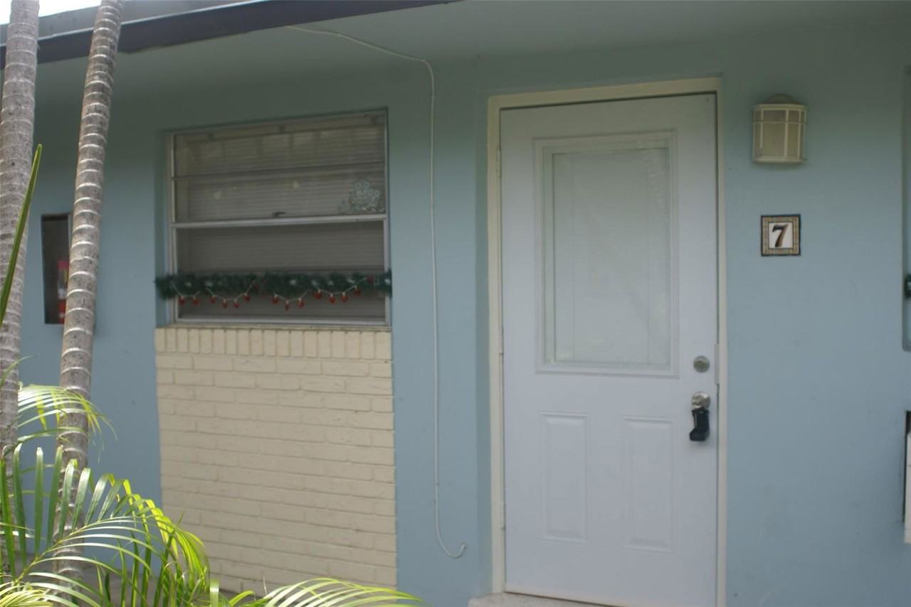 2220 N 19th Ave #7 - Photo 2 of 8