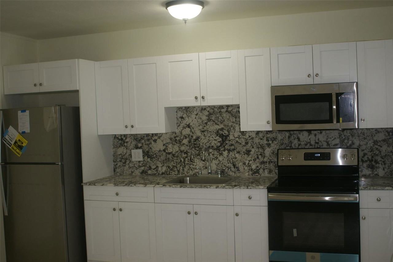 2220 N 19th Ave #7 - Photo 3 of 8