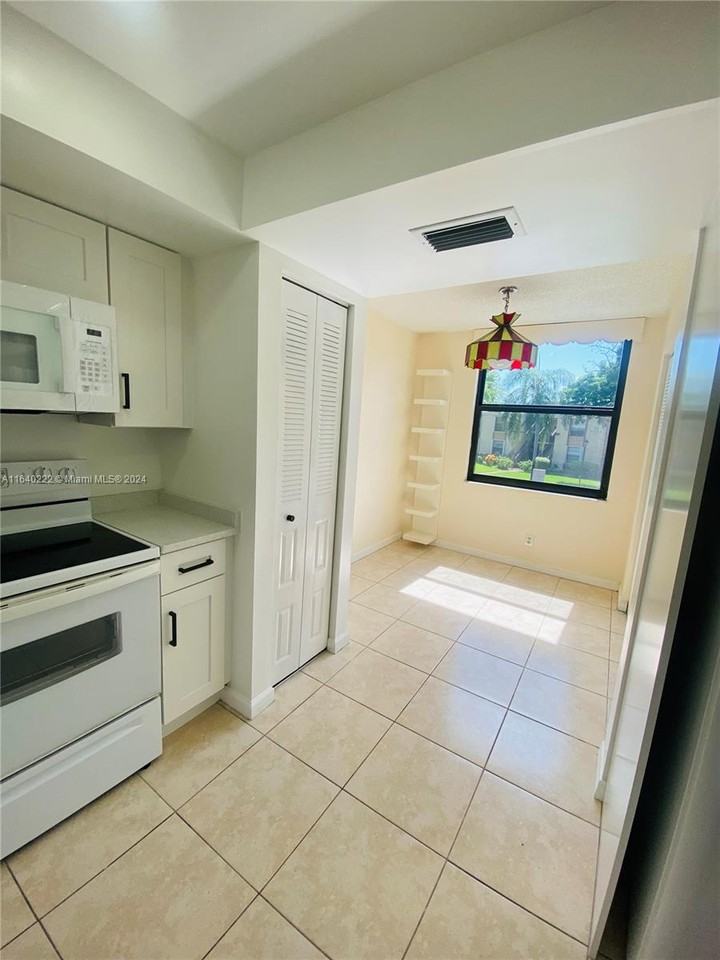7331 Nw 18th St #204 - Photo 3 of 8