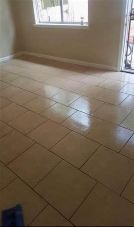 433 Whitney Ave - Photo 3 of 9