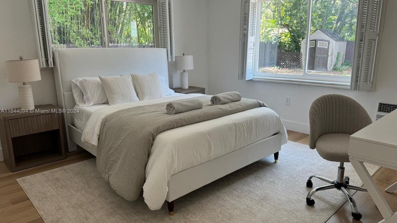 630 Ne 117th St - Photo 6 of 36