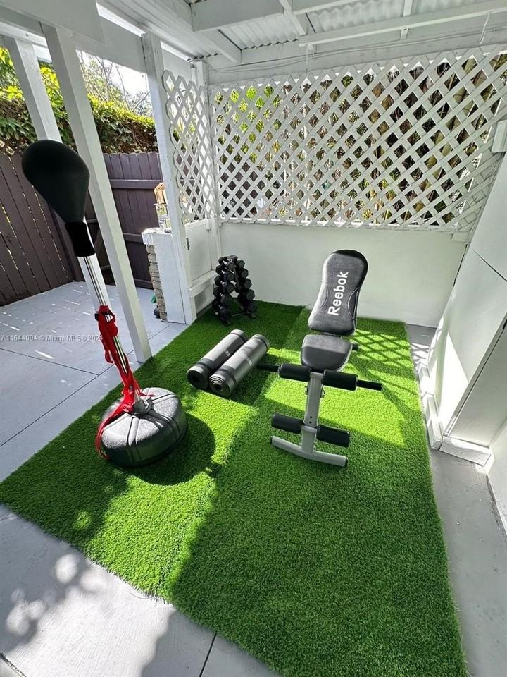 630 Ne 117th St - Photo 5 of 36