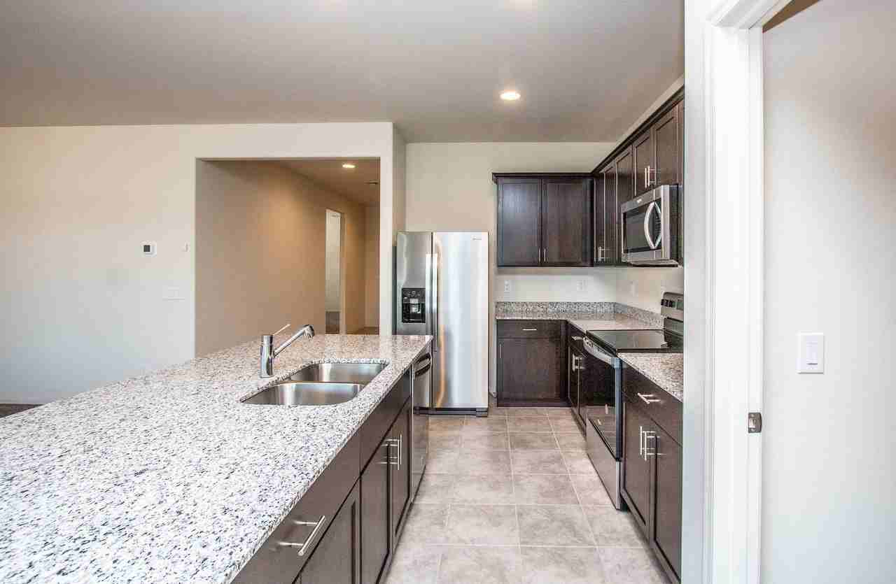 43760 W Cypress Ln - Photo 3 of 33