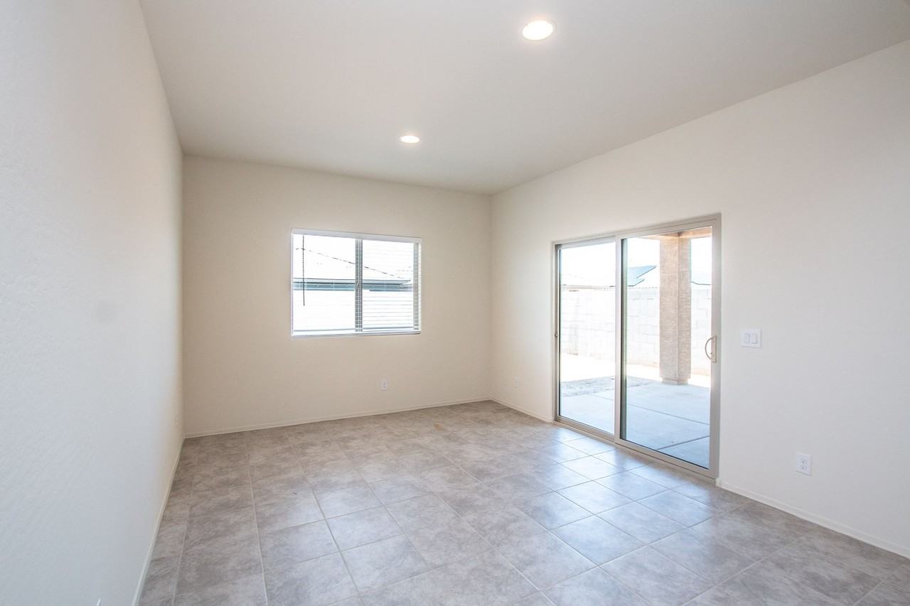 43760 W Cypress Ln - Photo 6 of 33