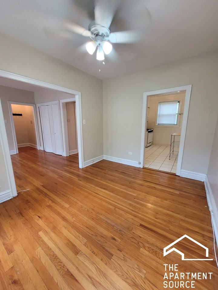 916 Reba Pl #3N - Photo 7 of 12