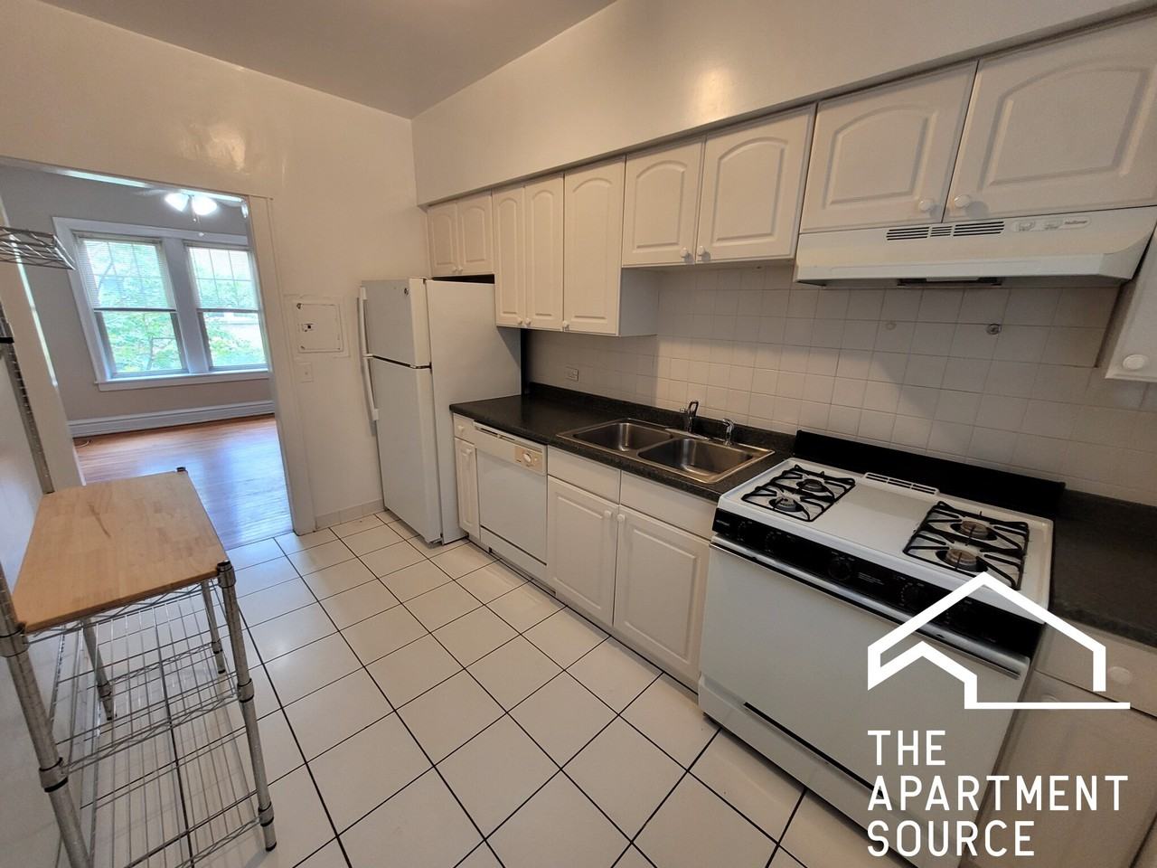 916 Reba Pl #3N - Photo 5 of 12