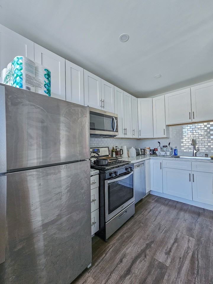 3727 N Pine Grove Ave #409