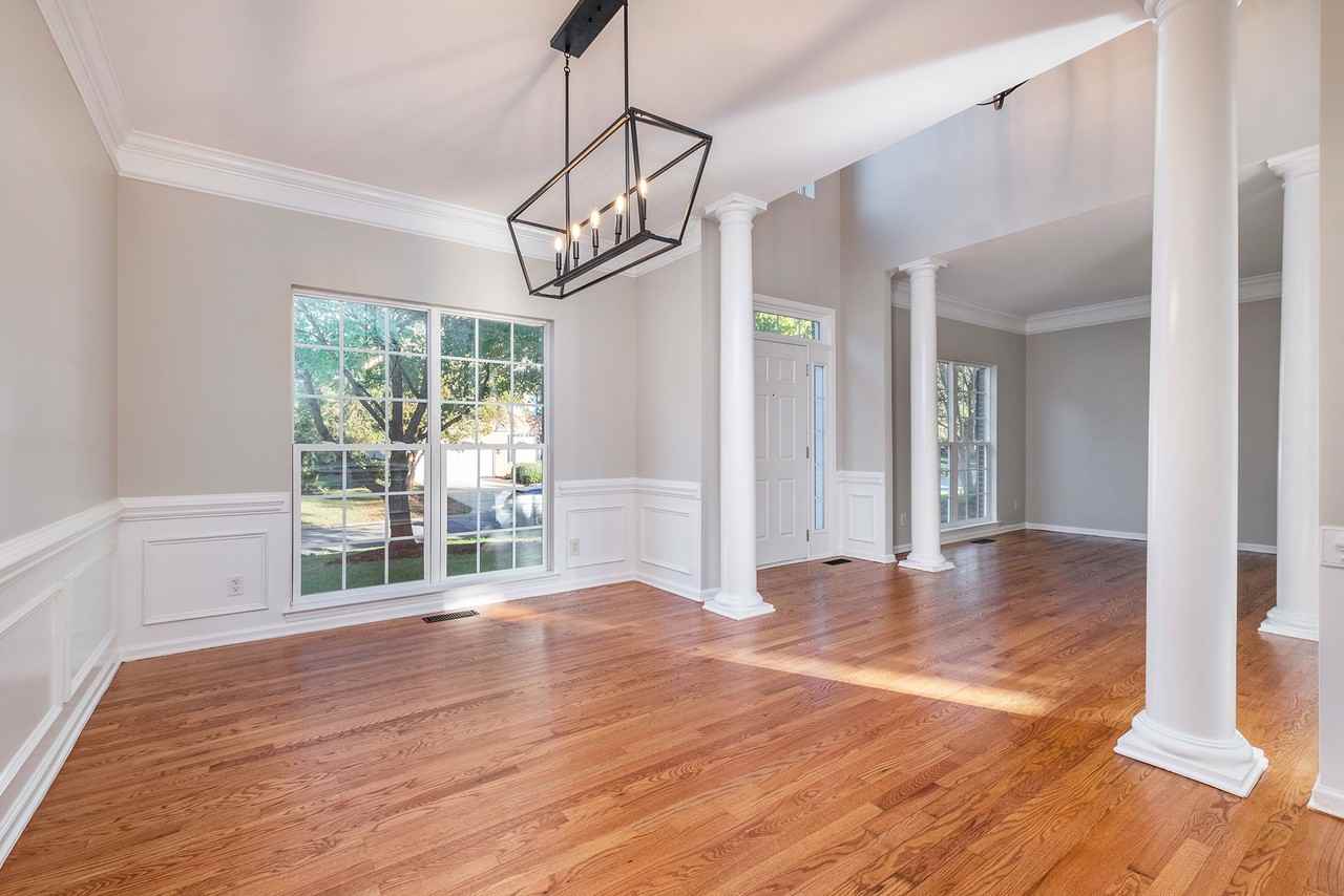 15820 Lavenham Rd - Photo 5 of 26