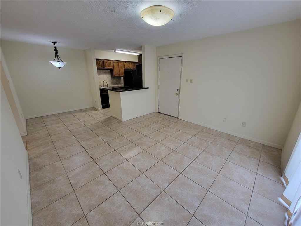 904 University Oaks Blvd #83 - Photo 4 of 14