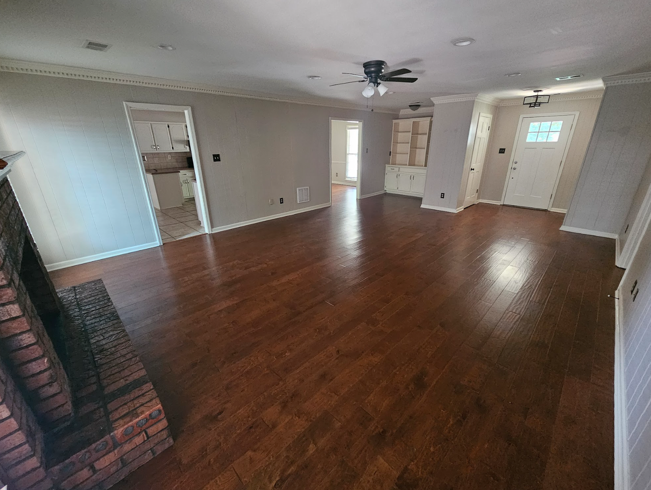 586 Lancelot Ln - Photo 3 of 15