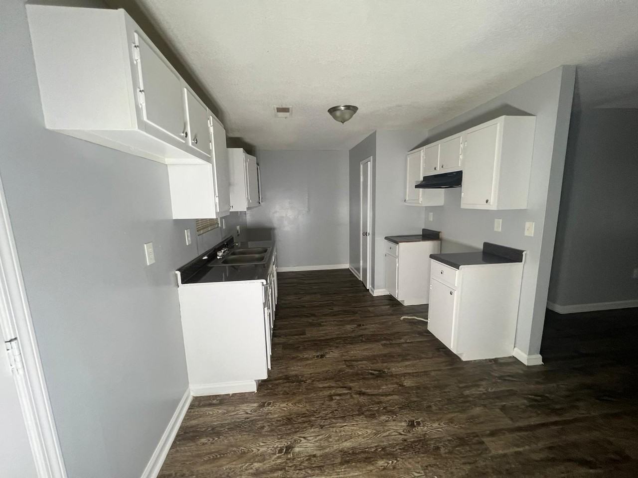 990 Ford Pl - Photo 5 of 15