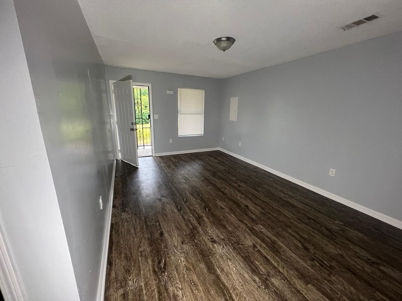 990 Ford Pl - Photo 6 of 15