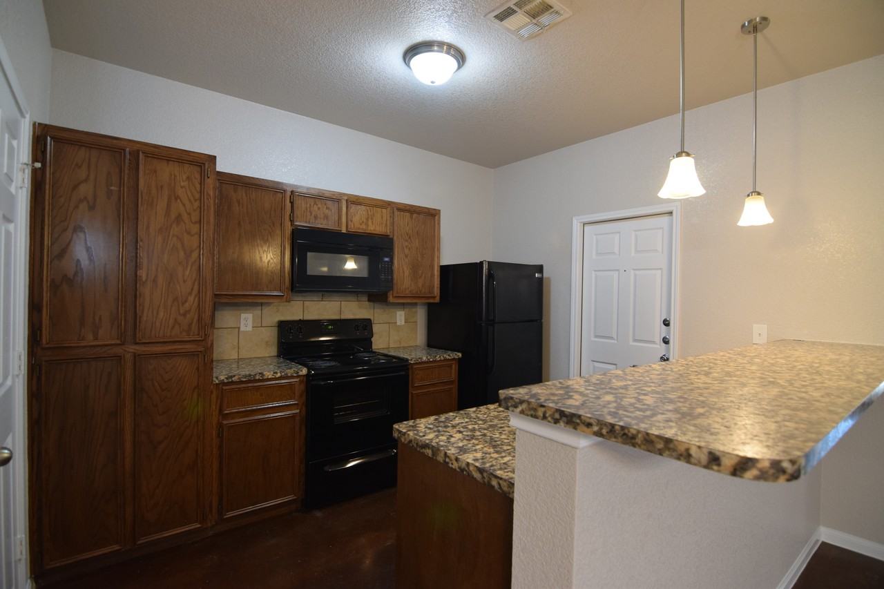 1614 Dakota Trce - Photo 3 of 18