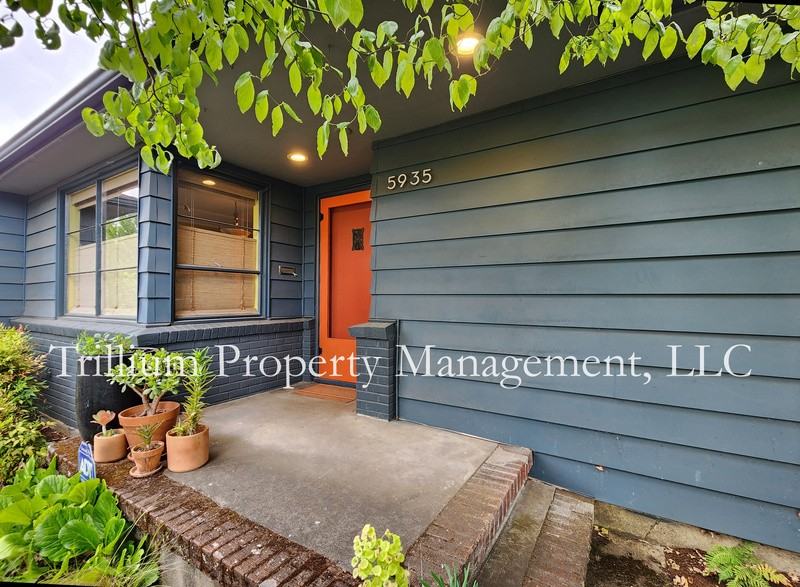 5935 N Concord Ave - Photo 3 of 37