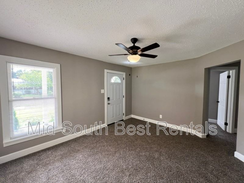 2372 Manchester Rd - Photo 2 of 8