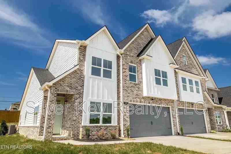 135 River Park Ln - Photo 2 of 16