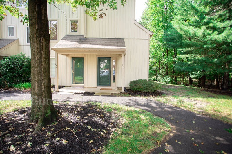 175 Woodlake Dr - Photo 2 of 40