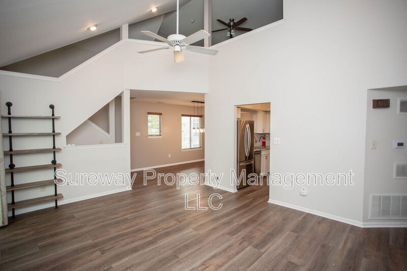 175 Woodlake Dr - Photo 5 of 40