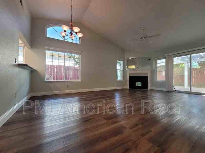 5628 Bolton Way - Photo 4 of 18